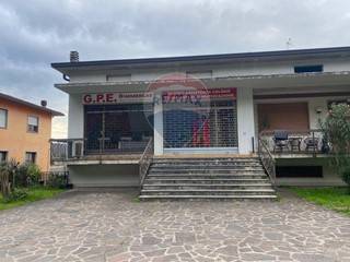 Negozio in Vendita a Castelli Calepio, 125'000€, 111 m²