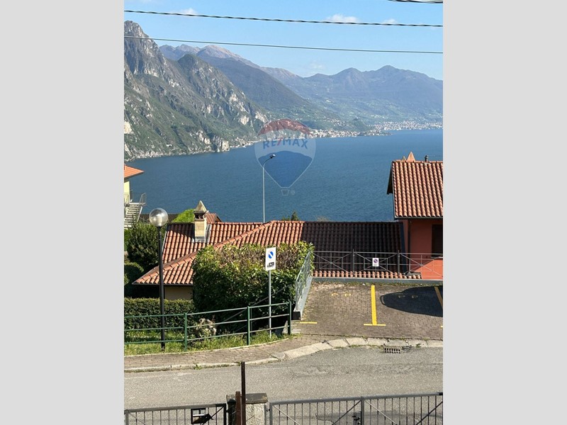 Villa in Vendita a Riva di Solto, 149'000€, 80 m²