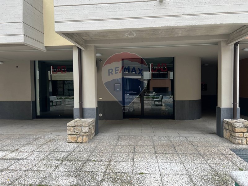 Negozio in Vendita a Grumello del Monte, 109'000€, 137 m²