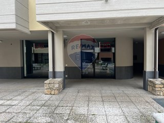 Negozio in Vendita a Grumello del Monte, 109'000€, 137 m²