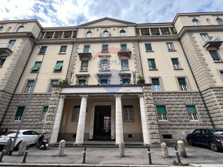 Quadrilocale in Vendita a Bergamo, 420'000€, 145 m²