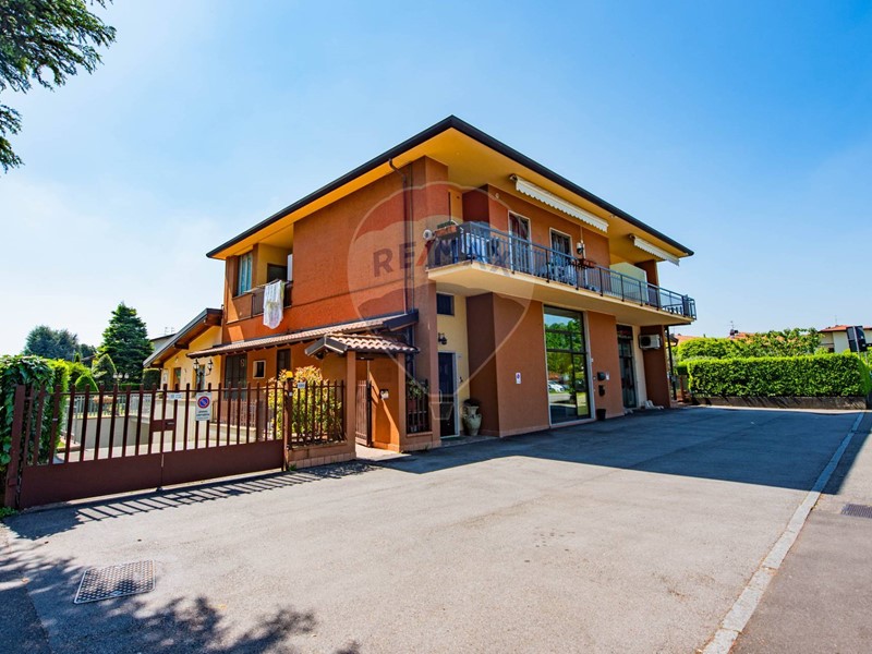 Casa Indipendente in Vendita a Treviolo, 750'000€, 526 m²