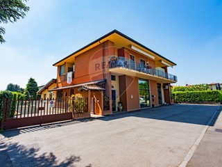 Casa Indipendente in Vendita a Treviolo, 750'000€, 526 m²