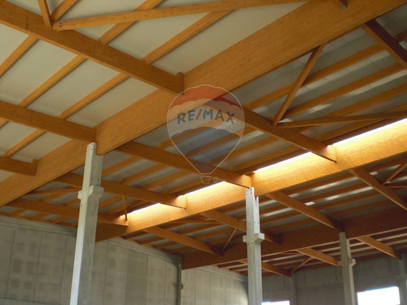 Capannone in Vendita a Bolgare, 730'000€, 975 m²