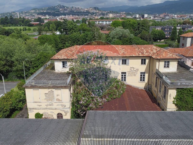 Casa Indipendente in Vendita a Bergamo, 2'500'000€, 3000 m², con Box