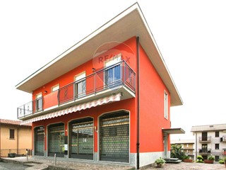 Casa Indipendente in Vendita a Paladina, 380'000€, 327 m²