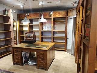 Negozio in Vendita a Azzano San Paolo, 299'000€, 350 m²
