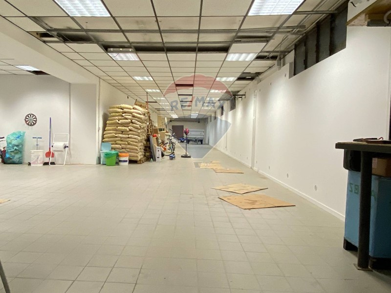 Laboratorio in Vendita a Grumello del Monte, 78'000€, 240 m²