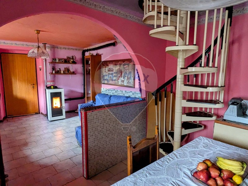 Casa Semi Indipendente in Vendita a Darfo Boario Terme, 74'000€, 150 m²