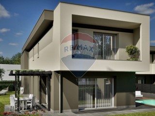 Quadrilocale in Vendita a Sotto il Monte Giovanni XXIII, 375'000€, 175 m²