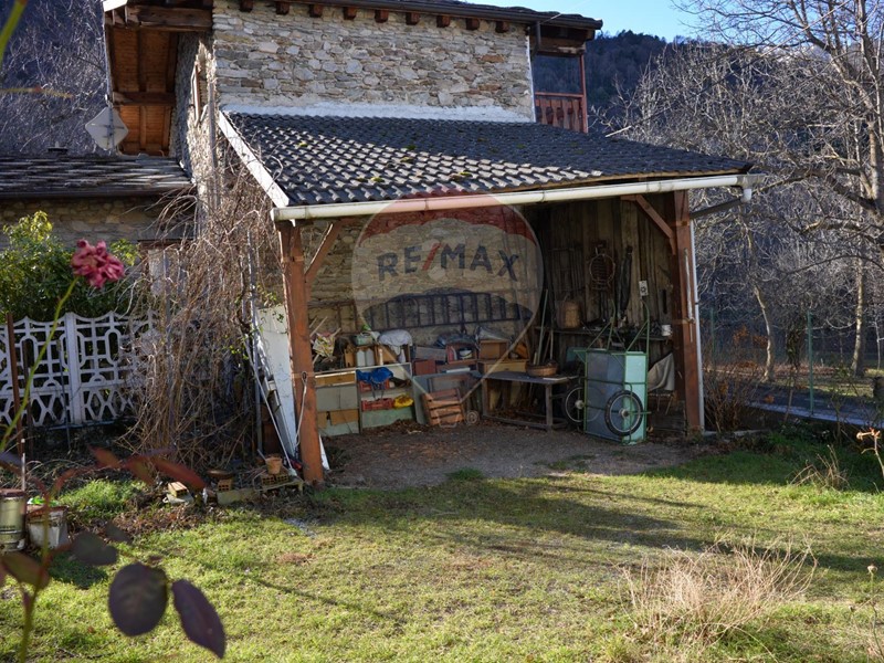 Casa Semi Indipendente in Vendita a Mattie, 46'000€, 200 m²