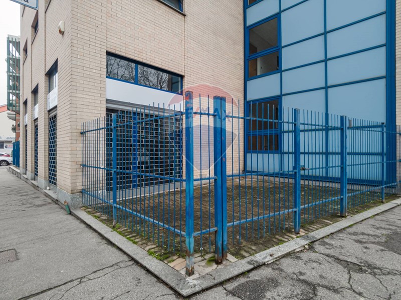 Immobile commerciale in Affitto a Torino, 1'100€, 260 m²