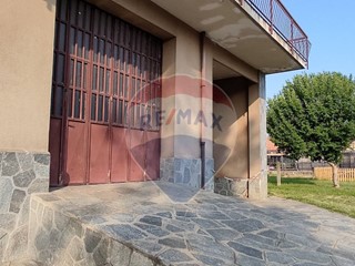 Immobile commerciale in Vendita a Giaveno, 65'000€, 162 m²