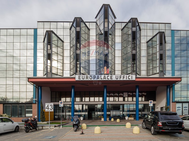 Ufficio in Vendita a Orbassano, 120'000€, 125 m²