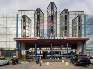 Ufficio in Vendita a Orbassano, 120'000€, 125 m²