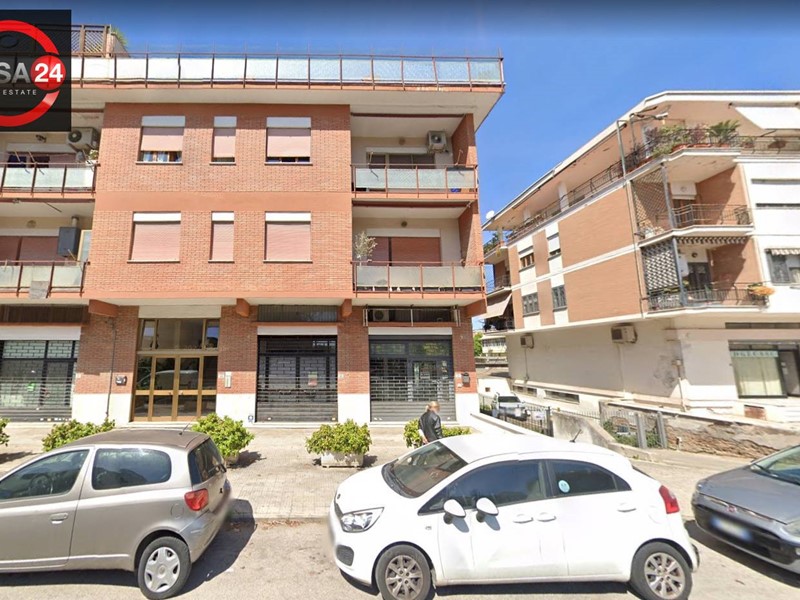 Immobile commerciale in Affitto a Latina, 700€, 184 m²