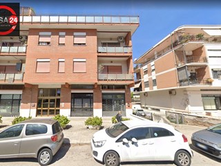 Immobile commerciale in Affitto a Latina, 700€, 184 m²