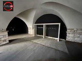 Immobile commerciale in Vendita a Priverno, 119'000&euro;, 130 m²