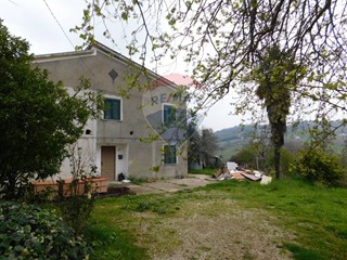 Casa Indipendente in Vendita a Villamagna, 69'500€, 197 m²
