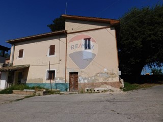 Casa Indipendente in Vendita a Casacanditella, 47'000€, 198 m²