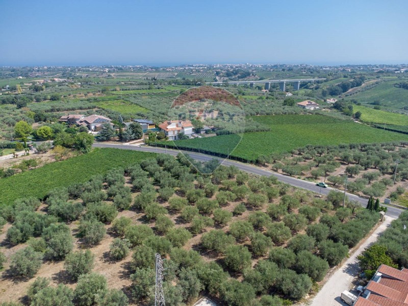Terreno edificabile in Vendita a Ortona, 75'000€, 3272 m²
