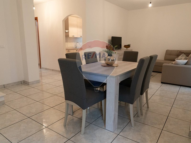 Villa in Vendita a Fara Filiorum Petri, 168'000€, 178 m²