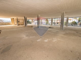 Immobile commerciale in Affitto a Torrevecchia Teatina, 1'500€, 600 m²