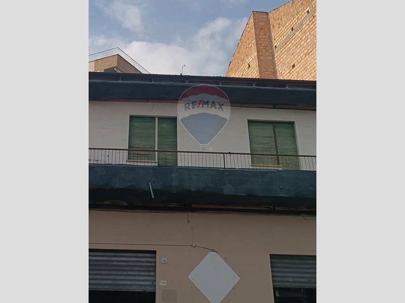 Appartamento in Vendita a Loreto Aprutino, 60'000€, 117 m²