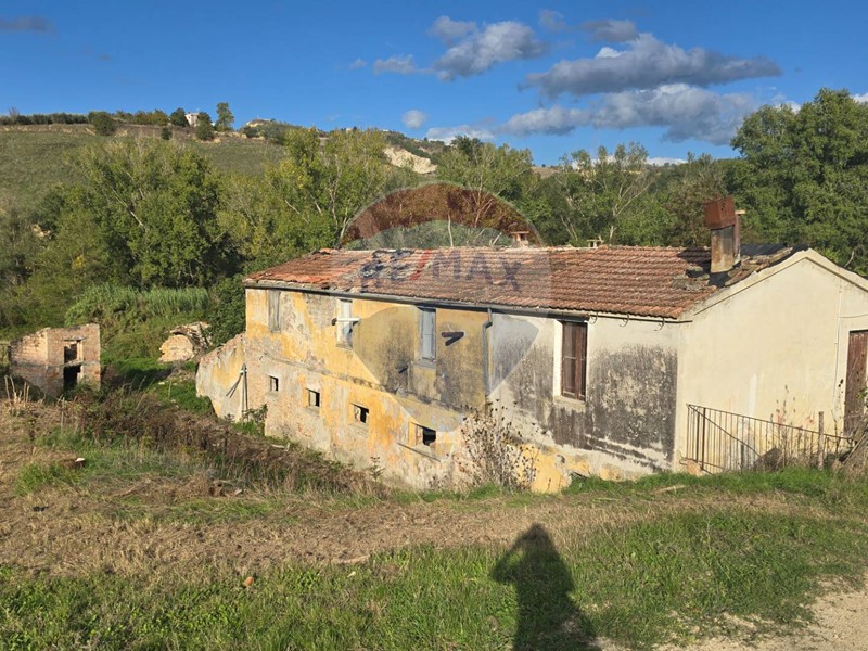 Terreno agricolo in Vendita a Atri, 170'000€, 155100 m²