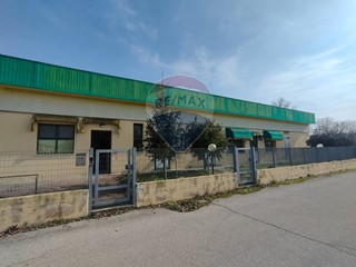 Capannone in Vendita a Tresignana, 220'000€, 2060 m²
