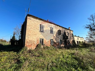 Villa in Vendita a Ferrara, 169'000&euro;, 700 m²