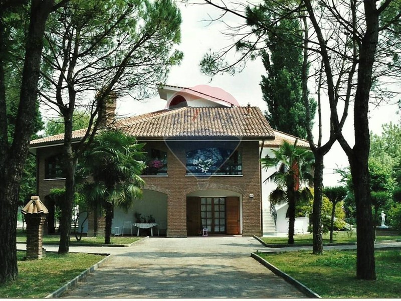 Villa in Vendita a Copparo, 290'000&euro;, 700 m²