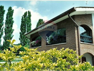 Villa in Vendita a Copparo, 290'000&euro;, 700 m²
