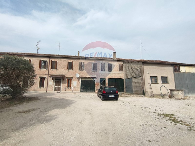 Casa Semi Indipendente in Vendita a Jolanda di Savoia, 290'000€, 360 m²