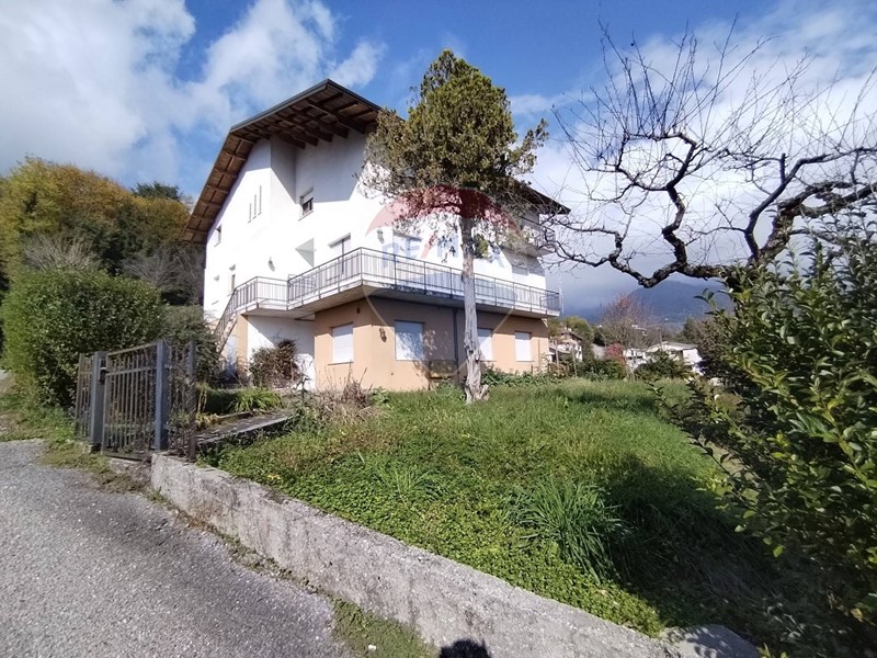 Casa Indipendente in Vendita a Pedavena, 210'000€, 400 m²