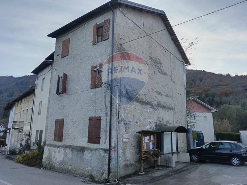 Casa Semi Indipendente in Vendita a Feltre, 12'500€, 105 m²