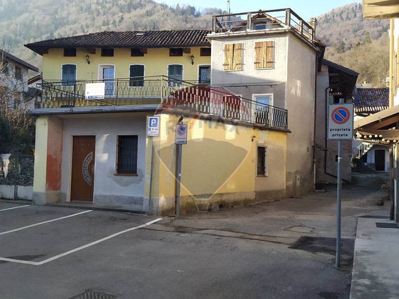 Casa Semi Indipendente in Vendita a Pedavena, 49'000€, 150 m²