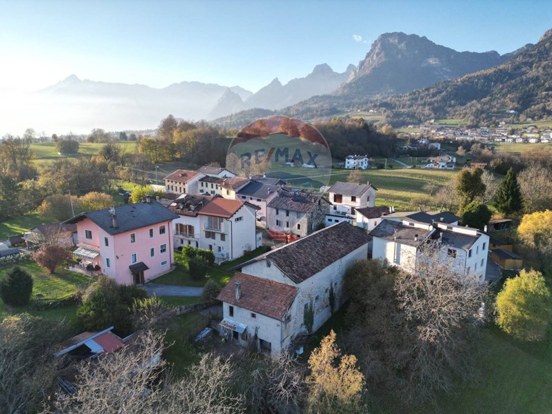 Rustico in Vendita a Belluno, 65'000€, 400 m², con Box