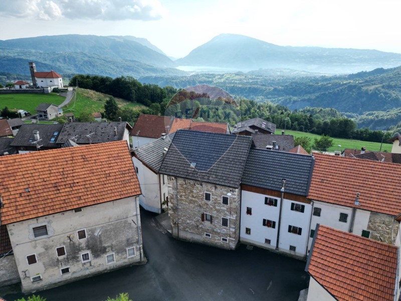 Rustico in Vendita a Chies d'Alpago, 55'000€, 260 m²