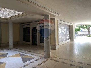 Negozio in Vendita a Belluno, 380'000€, 230 m²