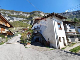 Casa Indipendente in Vendita a Fonzaso, 67'000€, 100 m², con Box