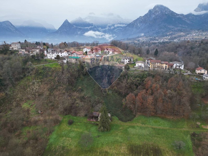 Casa Indipendente in Vendita a Belluno, 85'000€, 250 m²