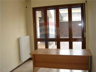 Ufficio in Affitto a Borgo Valbelluna, 380€, 45 m²