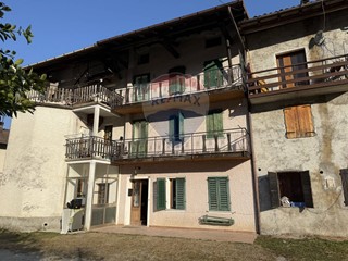 Casa Semi Indipendente in Vendita a Feltre, 70'000€, 160 m²