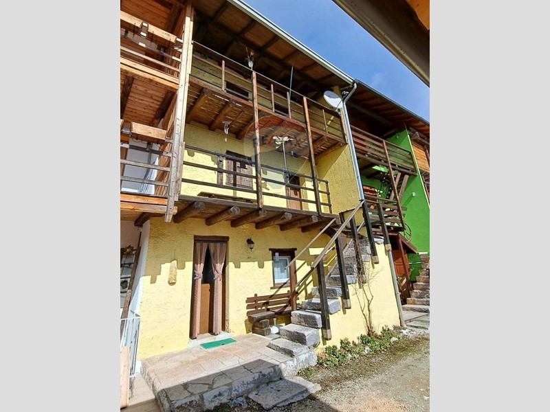 Casa Semi Indipendente in Vendita a Lamon, 60'000€, 104 m²