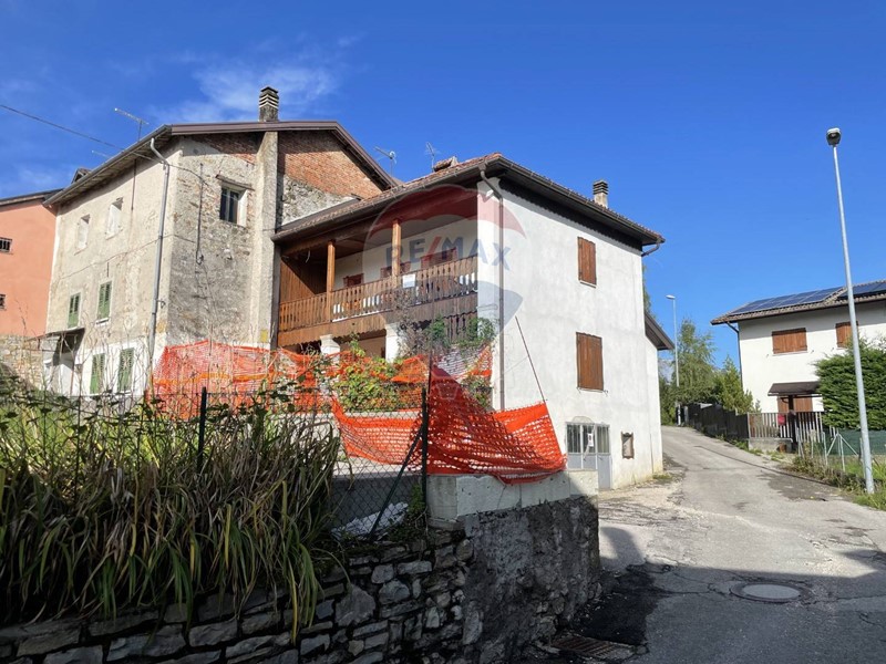Casa Semi Indipendente in Vendita a Belluno, 45'000€, 120 m²