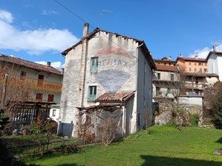 Casa Semi Indipendente in Vendita a Borgo Valbelluna, 25'000€, 146 m²