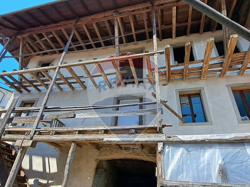 Casa Semi Indipendente in Vendita a Lamon, 40'000€, 300 m²