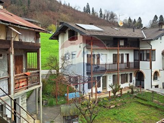 Casa Indipendente in Vendita a Lamon, 215'000€, 277 m²