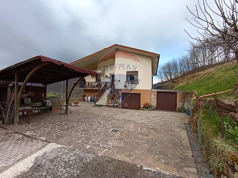 Casa Indipendente in Vendita a Setteville, 150'000€, 460 m²